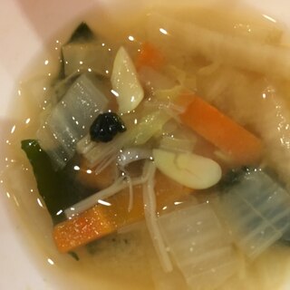 白菜と大根とわかめとしめじとにんじんのスープ